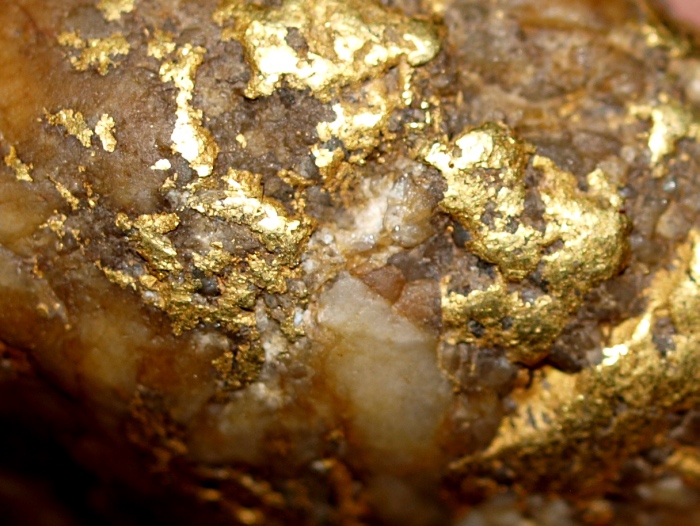 Gold Mixed Quartz Rock Mining